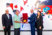 Academia Mundial de Empresa y Educación reconoce a Ricardo de los Santos