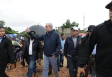 Abinader supervisa cañada saneada por el Gobierno en Villa Linda-Palmarejo