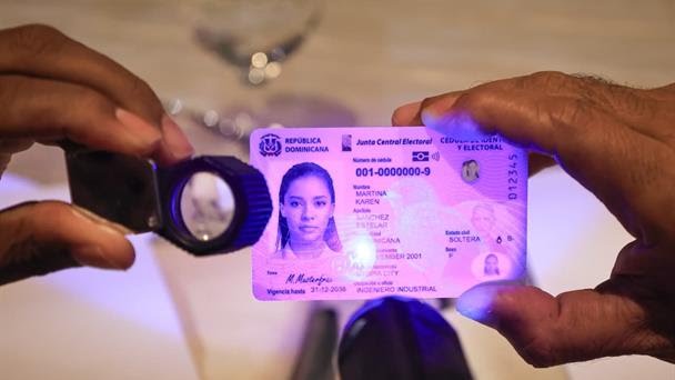 Junta Central Electoral presenta nueva cédula dominicana que será entregada en abril de 2026