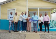 De las cenizas a un nuevo comienzo: Propeep construye casa y retorna esperanza a familia de Villa Mella